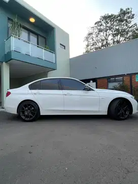 BMW 320i 2017 Bensin