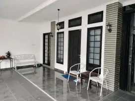 JUAL CEPAT RUMAH CANTIK JOHAR BARU, GARASI 4 MOBIL