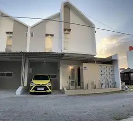 Rumah Sewa Cantik 2 Lt Semi Furnish Cluster Purbayan
