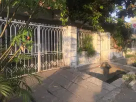 Rumah tanah luas Gayungsari lopkasi strategis dekat tol waru dan mall
