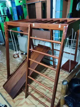Brakiasi Playground Kayu Mahoni serat