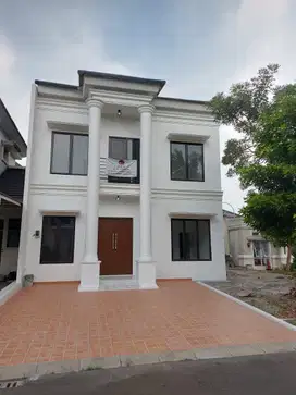 DISEWA CEPAT RUMAH RAPI BAGUS POSISI HOEK DI PINEWOOD BANJAR WIJAYA