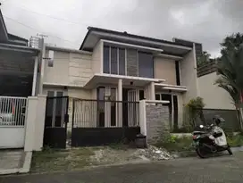 Mewah! Rumah Suhat 2Lantai Dekat Kampus UB Tunggulwulung