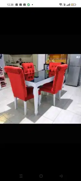Meja makan 4 kursi murah
