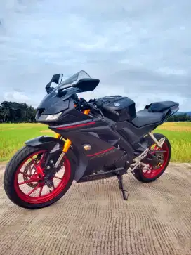 R15 V3 Hitam 2019