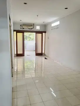 Rumah Nyaman di THI Taman Holis Indah 1