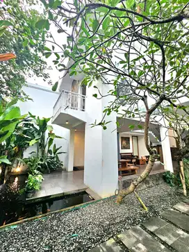 Rumah mewah dengan konsep tropical resort home di Bintaro sektor 7