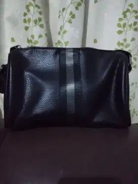 Tas selempang kulit