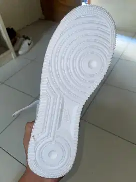Nike Air Force 1 Mid Supreme White