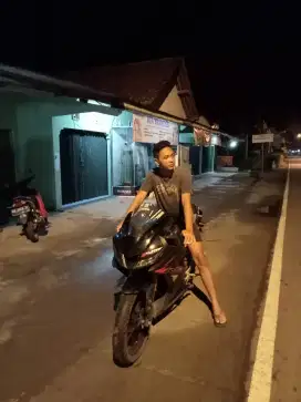 r15 v3 hitam 2020