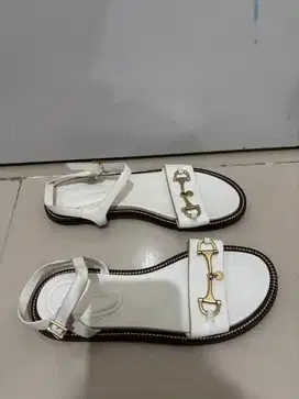 Flats sandal/ white