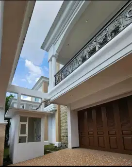 Dijual Rumah Mewah 580/750m² Jl Cokroaminoto Surabaya, Full Fasilitas