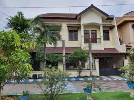 RUMAH POJOK 2 LT DI PURI INDAH SIDOARJO DEKAT PINTU TOL DAN LIPPO MALL
