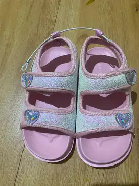 Sepatu anak Pink