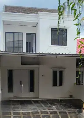 Rapi banget, dijual rumah baru renov siap huni di perum The Address Ci