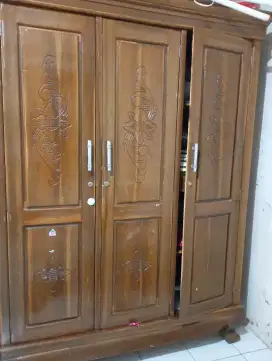 Dijual lemari kayu
