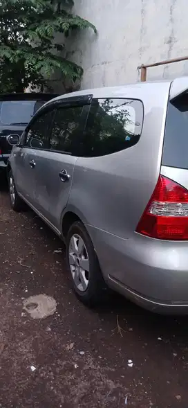 Nissan Grand livina 2010 Bensin