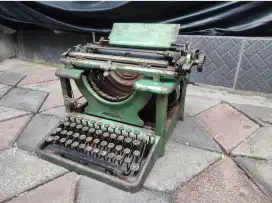 Mesin ketik vintage