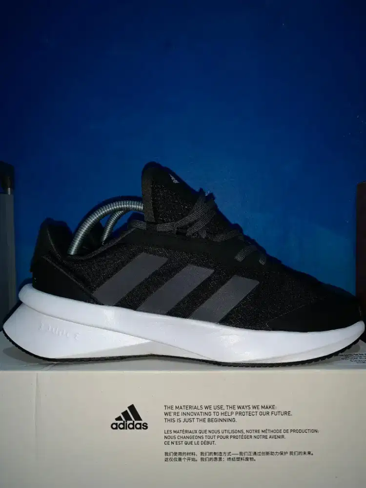 Adidas HEAWYN size 42.5 (27cm)