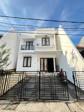 DIJUAL RUMAH UNTUK KOSAN BAGUS 2 LT DI KELAPA GADING