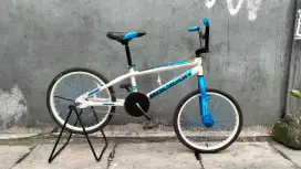 Sepeda bmx polygon