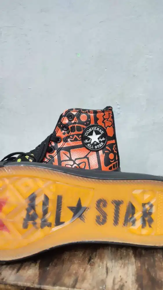 Sepatu Convers Kulit