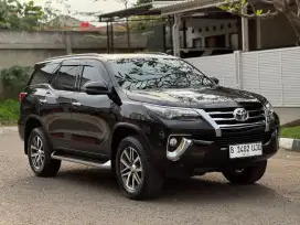 Toyota Fortuner 2.4 VRZ AT Nik 2019 Low KM Records Tangan 1