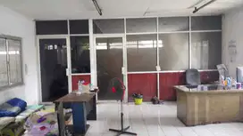 Gudang Jalan Raya Perancis Belakang