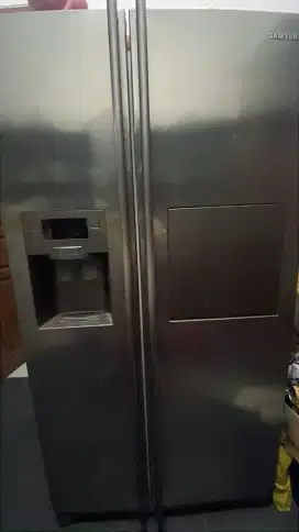 Dijual Kulkas  2 pintu Samsung RS21HFTIS