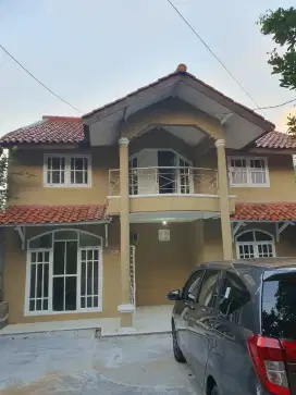 DISEWAKAN RUMAH TAHUNAN