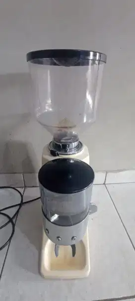 Grinder coffee merek Quamar