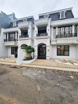 Mewah, American Classic - Rumah Kebagusan Dijual. Unit Baru. Cluster