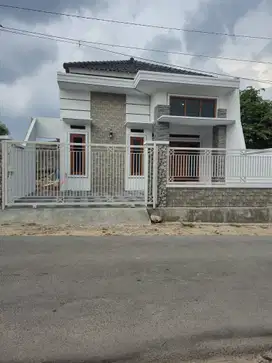 DI JUAL RUMAH MEWAH PINGGIR JALAN PUSAT KOTA BANDARLAMPUNG