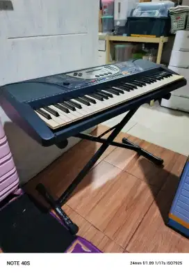 Piano Keyboard Yamaha PSR 270 free Stand