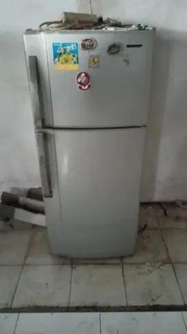 Kulkas 2 pintu tipe kecil