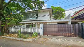 Rumah Tua di Jl Dukuh Patra II Cocok Untuk Hunian