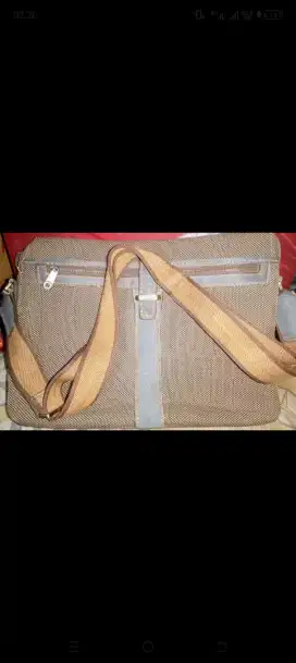 Tas selempang messenger pria bally