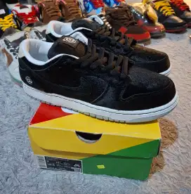 ORIGINAL 100%.. NIKE SB DUNK LOW X MEDICOM TOYS BEARBRICK SIZE 42.5