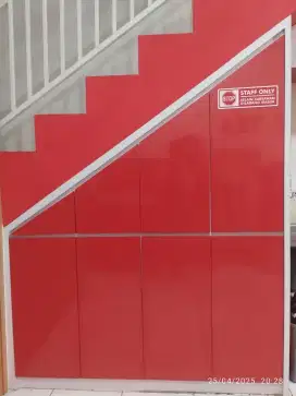 Lemari bawah tangga