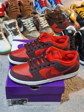 ORIGINAL AUTHENTIC 100%.. NIKE SB DUNK LOW CHERRY NEW SIZE 43