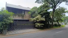 Dijual Rumah Mewah dan Asri di Jalan Utama Citraland Surabaya Barat de