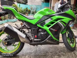 Bismillah dijual motor kawasaki ninja 250 R SE