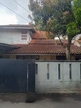 DIJUAL RUMAH TERAWAT STRATEGIS CIKUTRA BANDUNG