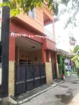DI JUAL RUMAH 2 LANTAI NEMPEL SUMMARECON DAN DEKAT STASIUN BEKASI