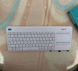 Dijual keyboard logitech k400+ mulus