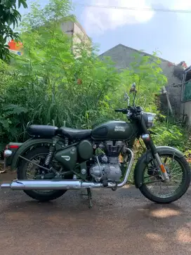 Royal Enfield Classic 500 Army battle green 2022