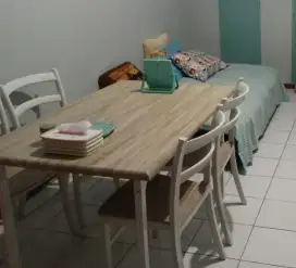 Meja makan set minimalis