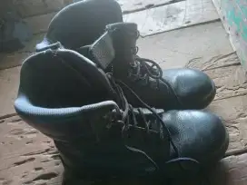 Sepatu septi ukuran 7 sama 9