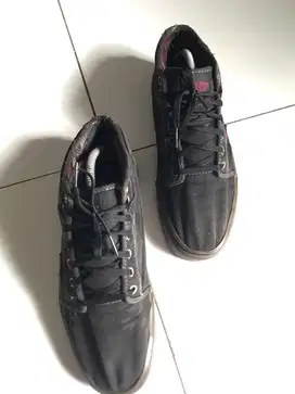 Vans chukka mid top pro