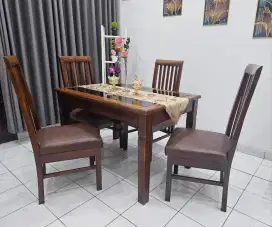 Meja makan kursi 4